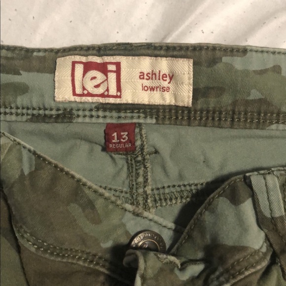 Short low rise camo shorts - Picture 2 of 2